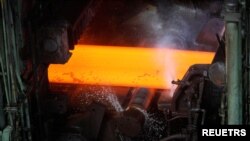 资料照：中国宝山钢铁有限公司热轧车间生产线的产品。 （2022年9月16日）