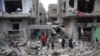 Warga Palestina memeriksa kerusakan dan puing-puing sehari setelah operasi Pasukan Khusus Israel di kamp Nuseirat, di Jalur Gaza tengah pada 9 Juni 2024, di tengah konflik antara Israel dan kelompok militan Hamas Palestina.