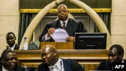 Zimbabwe Speaker of Parliament Jacob Mudenda presides over a parliament session where a motion is moved to impeach President Robert Mugabe, Nov. 21, 2017 at the Zimbabwean Parliament in Harare, Zimbabwe.