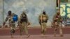  Cette photographie non datée fournie par l'armée française montre trois mercenaires russes dans le nord du Mali. (Armée française via AP)